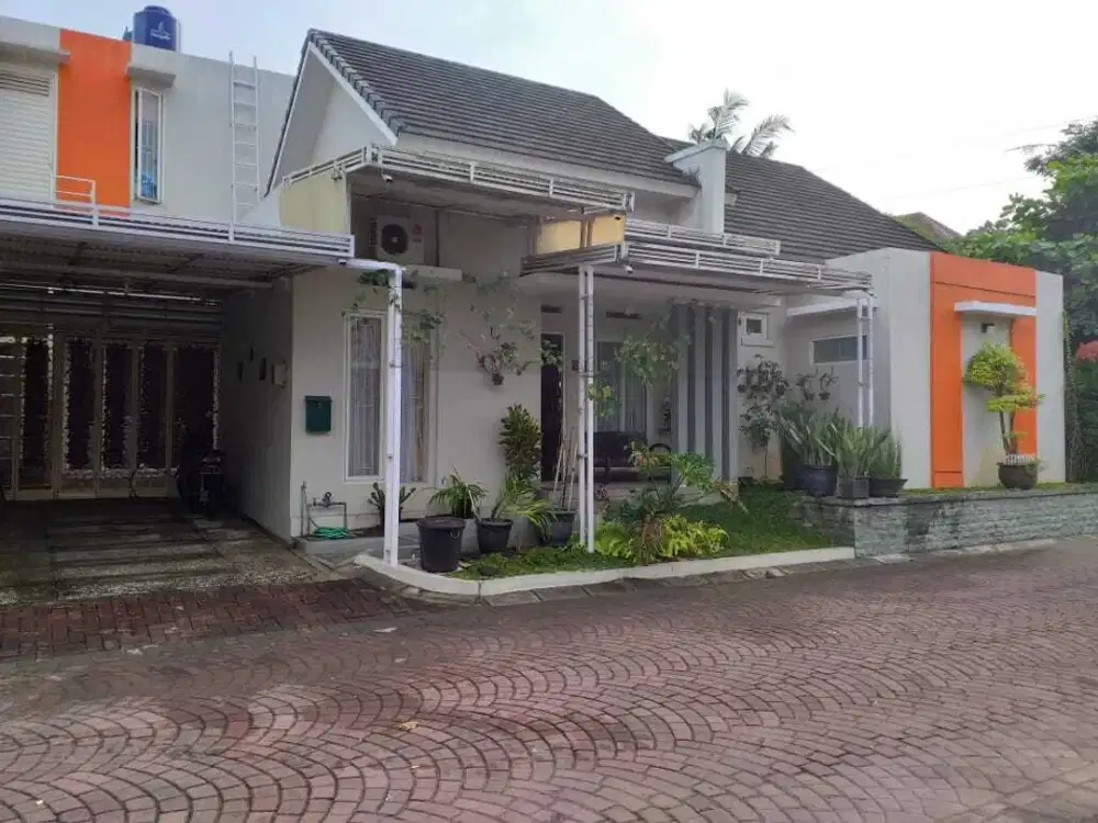 Rumah Bagus Dalam Perumahan di jl. Kaliurang Dekat Kampus UGM & UII