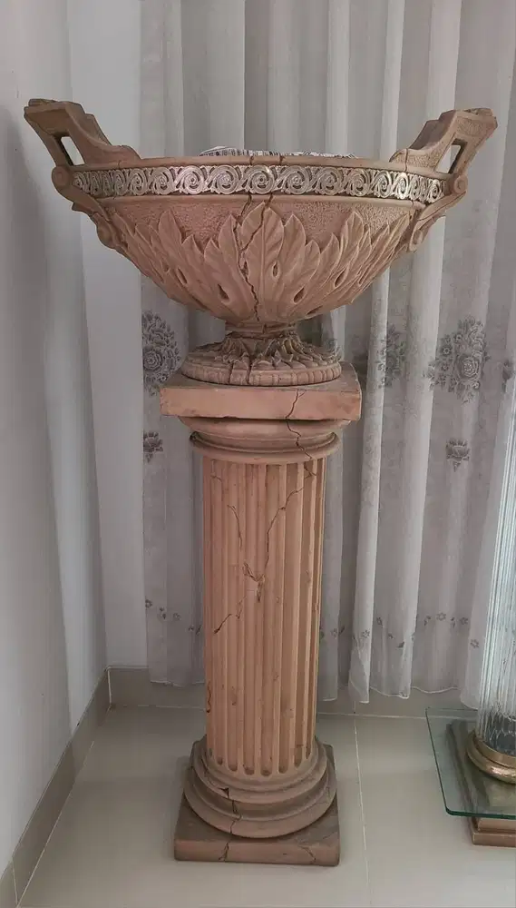 Pilar Pot Antik