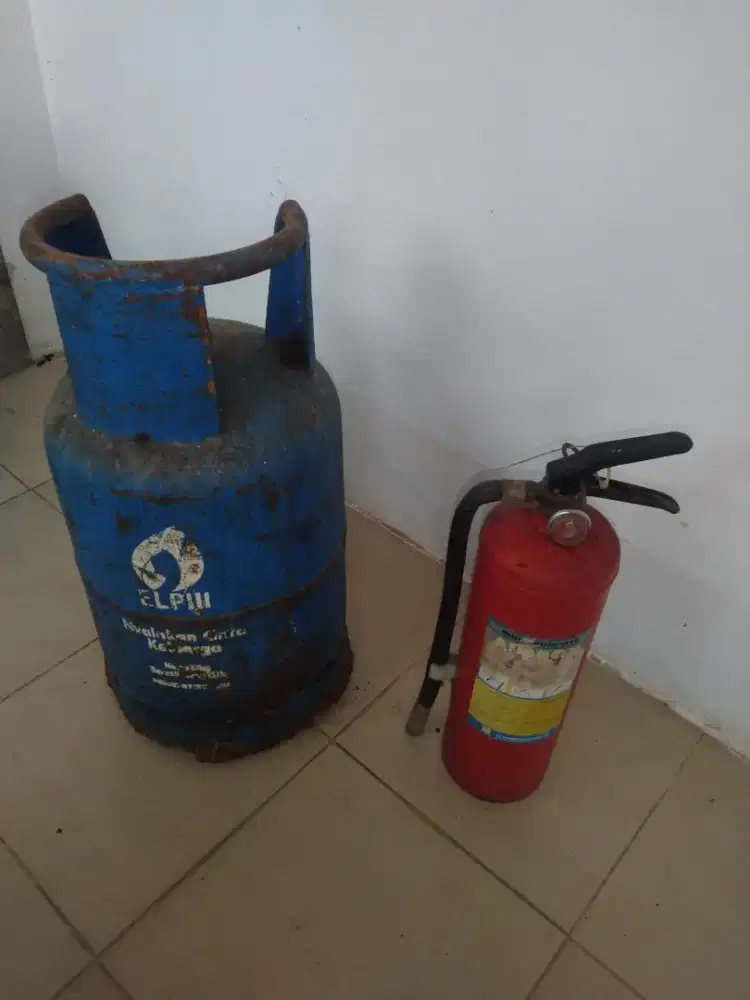 Tabung gas 12 kg& apar pemadam