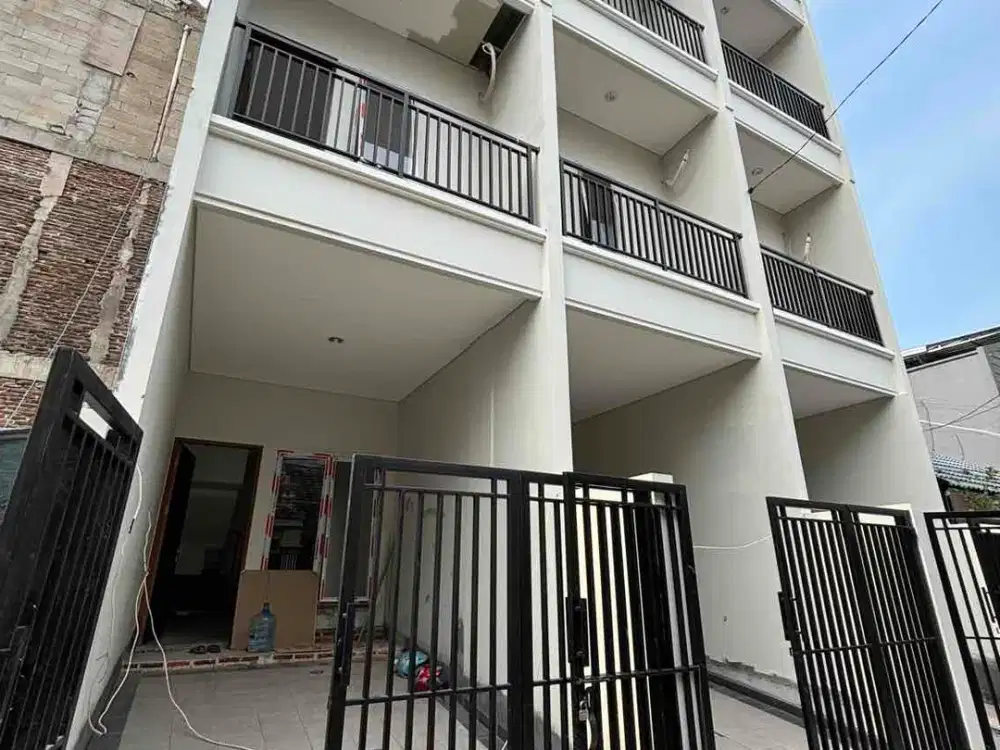 Dijual Rumah baru 3 lt 3 x 13 m2 di Duri Kepa 3+1 kt 3 km air pam, shm carport 1 mobil, siap huni!! survey & nego yuk!