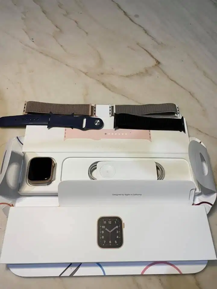 Apple watch SE 44mm Rose gold like new