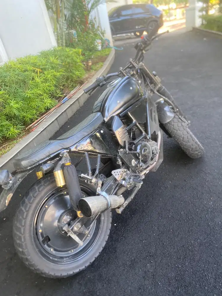 custom-built bobber Yamaha Byson motorcycle