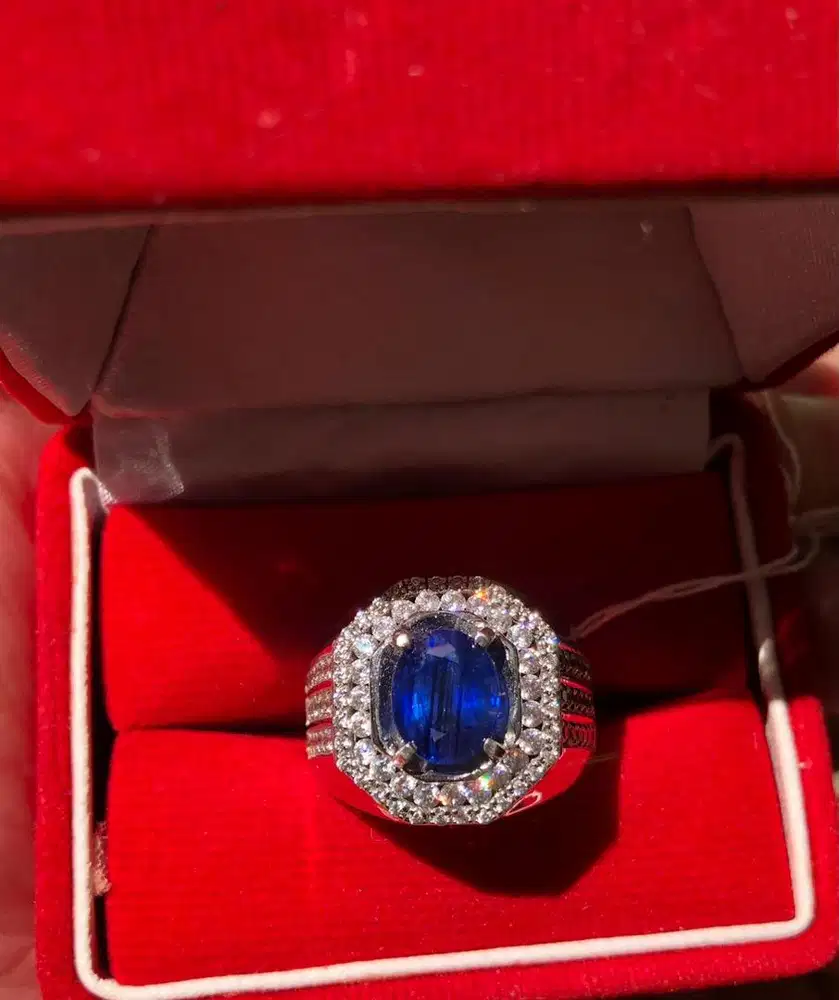 Natural Blue Safir Vivid Royal Blue