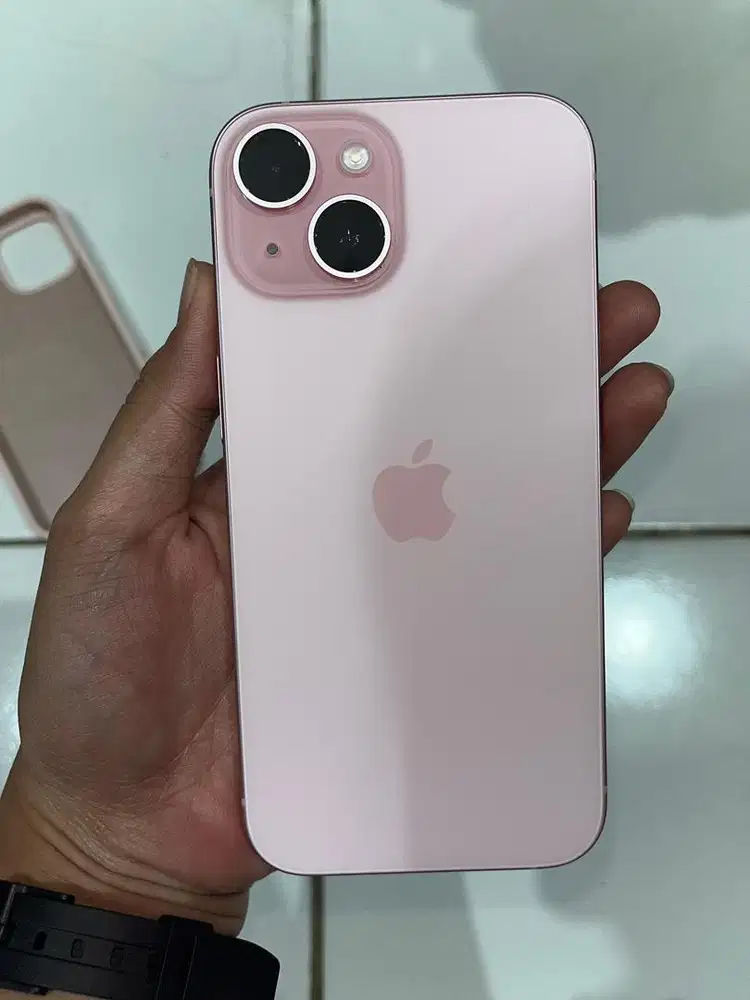 IPHONE 15 128 GB ( Resmi Ibox garansi masih ada)