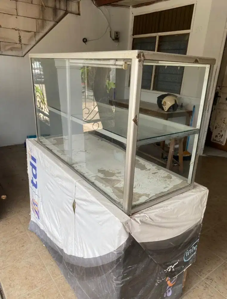 Etalase dan Meja