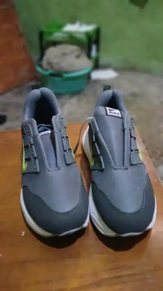 Sepatu olahraga