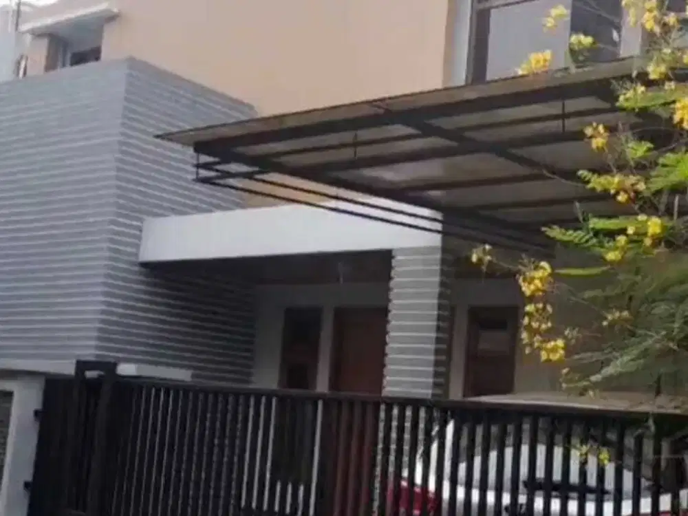 Rumah Minimalis Tropis di Komplek Jatinegara Indah