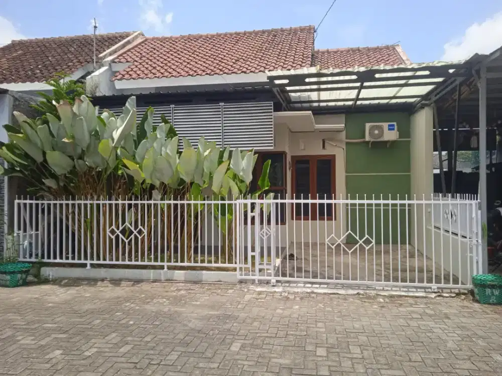 Disewakan Rumah Asri Baru Direnov, dalam Cluster, dekat UNS
