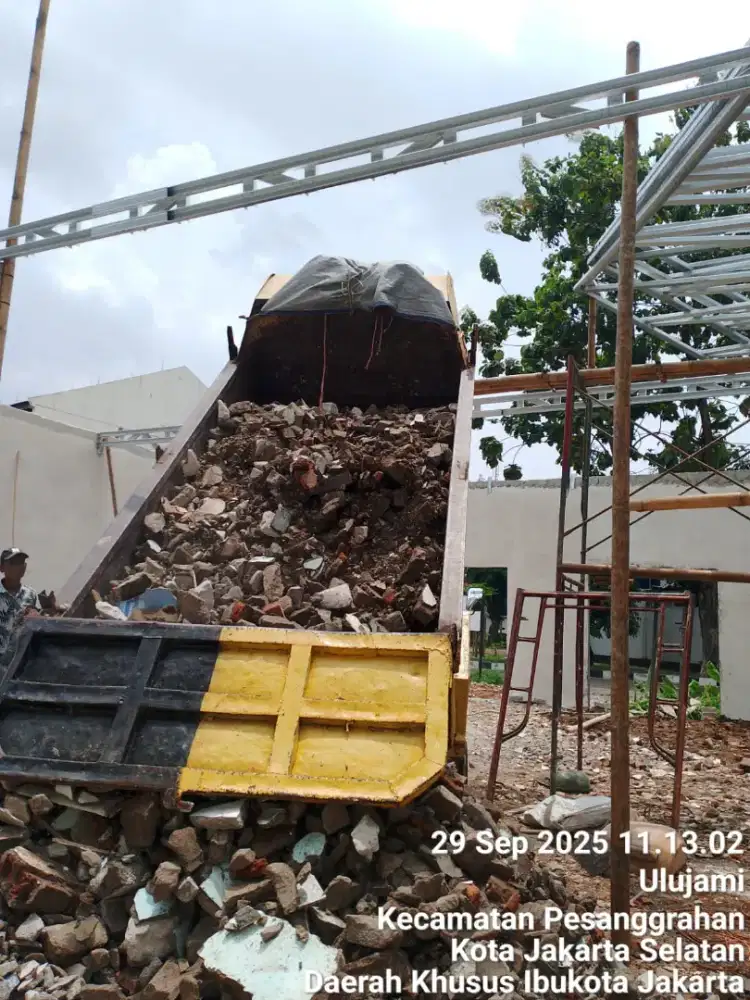 Jasa angkutan puing dan buang sampah