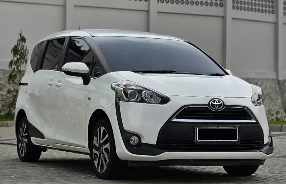 Toyota Sienta V Matic 2016