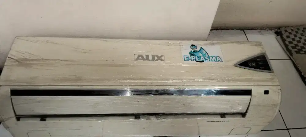AC second merek AUX 1/2 PK