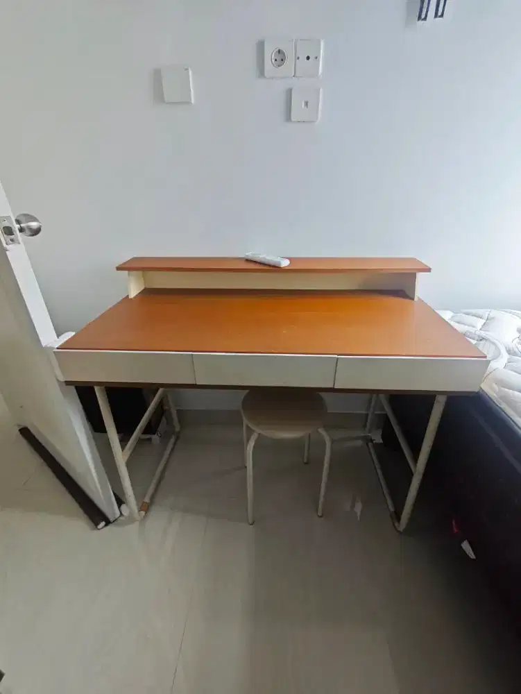 Dijual kasur dipan+ lemari +meja kantor