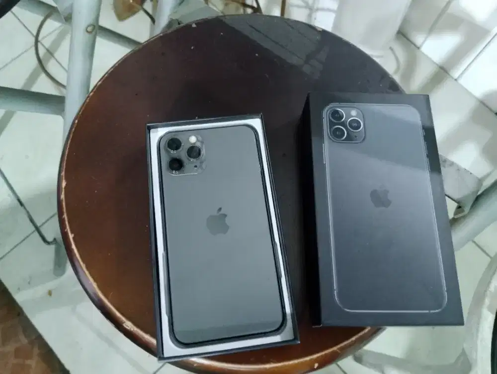 Iphone 11 pro max 256gb masih masih baru