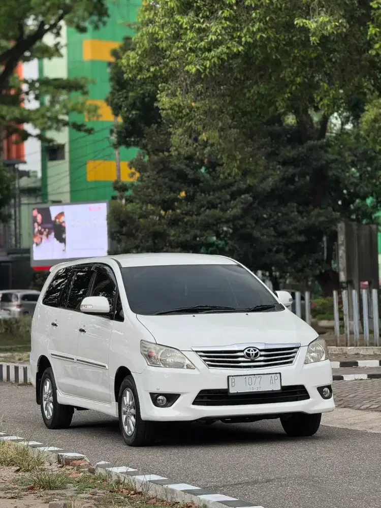 Kijang Innova V diesel A/T 2012