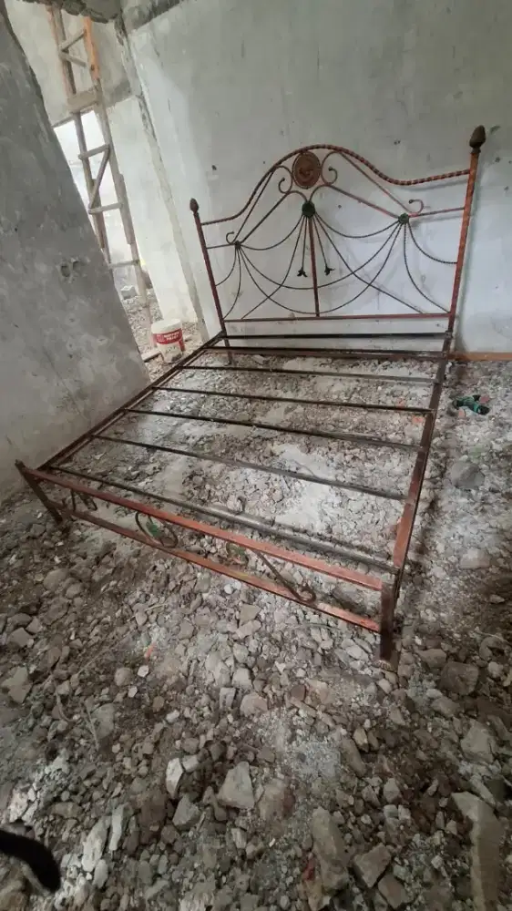 Ranjang Besi Klasik 180x200 (Kasur No.1)