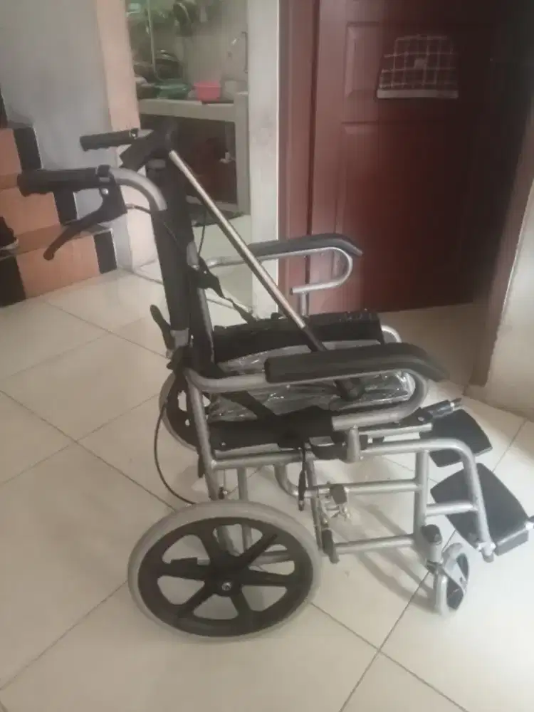 Dijula Kursi Roda