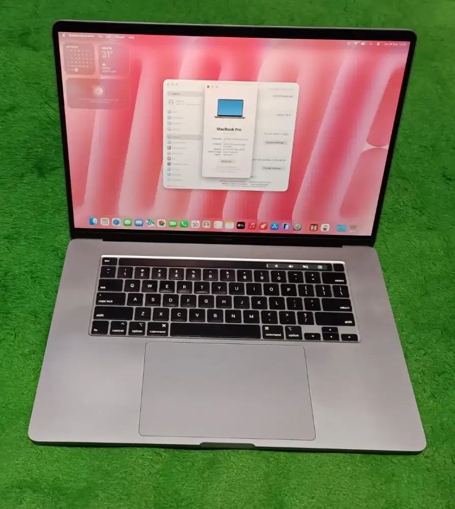 Macbook Pro 2019 16 inch i7 16/512 Grey Touchbar Dual VGA Mulus Murah