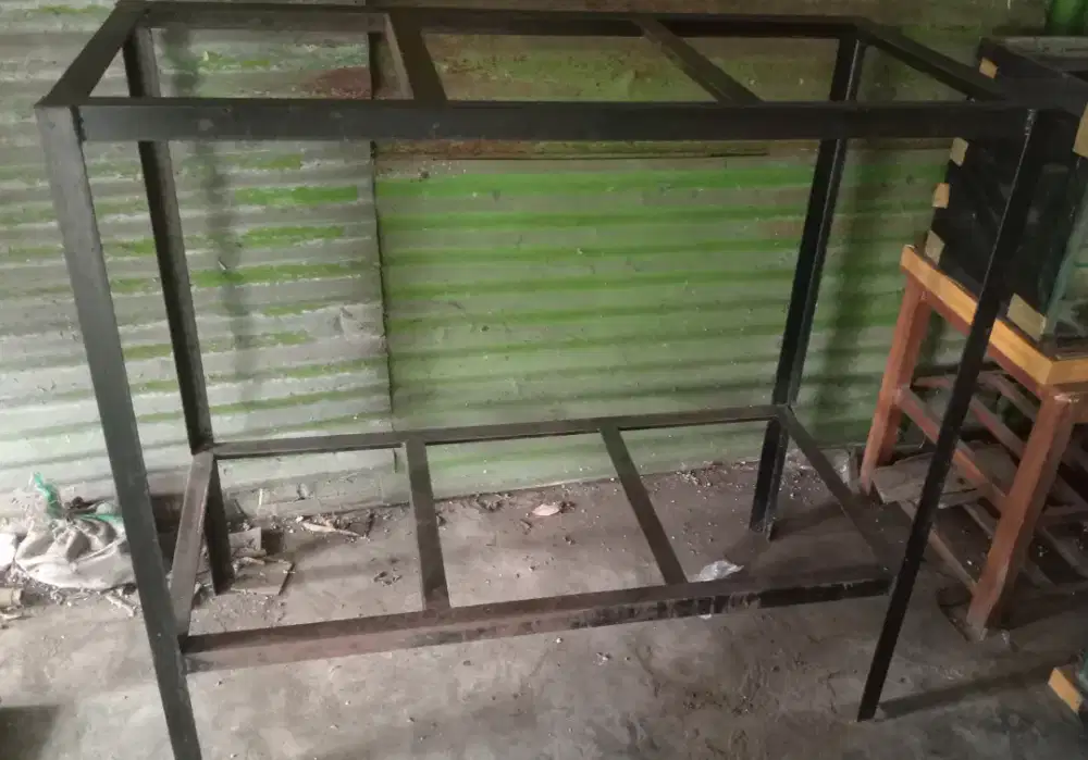 Rak besi aquarium, 121 x 55 x 115, Rp.200.000
