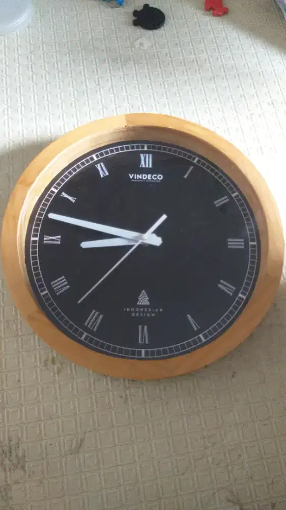 Jam dinding detik senyap