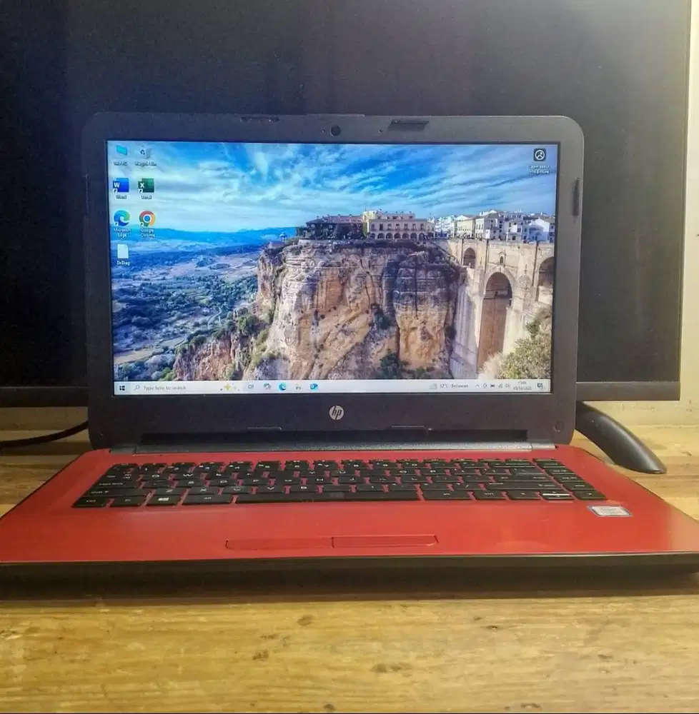 HP 14 core i3-6006U Ram 8 GB SSD 240 GB