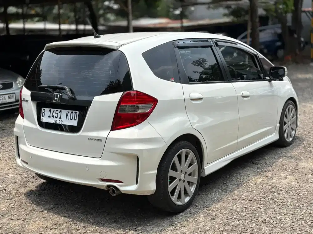 HONDA JAZZ RS AUTOMATIC 2012 LOW KM 82rb