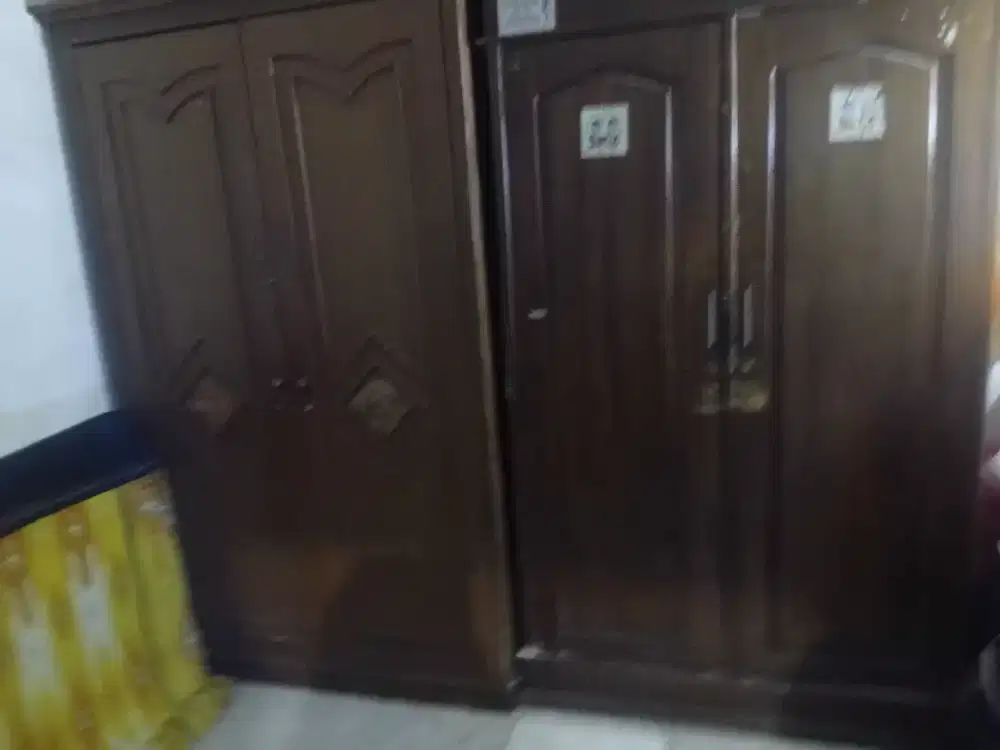 Lemari baju 2 pintu,di jual borongan sejadinya