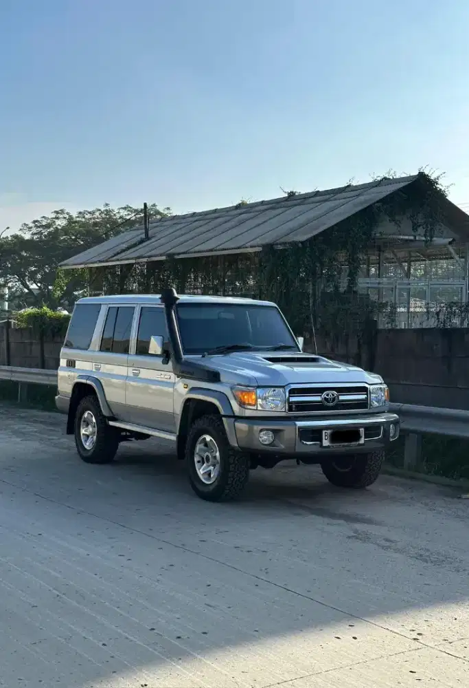 Land Cruiser 70 GXL V8