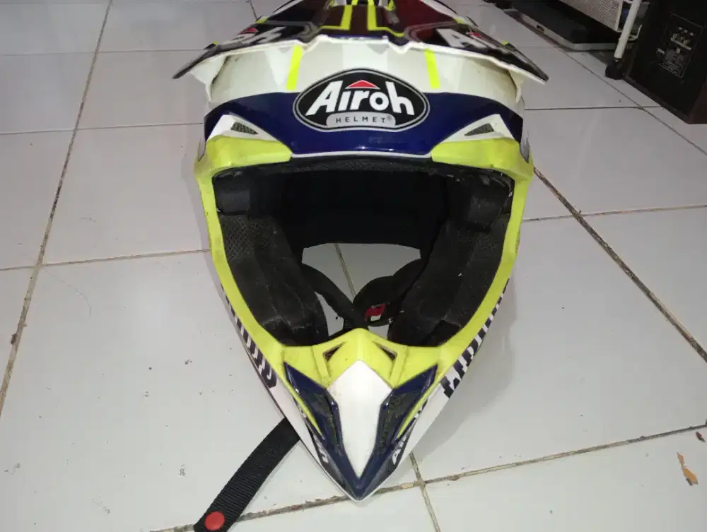 Helm cross Airoh
