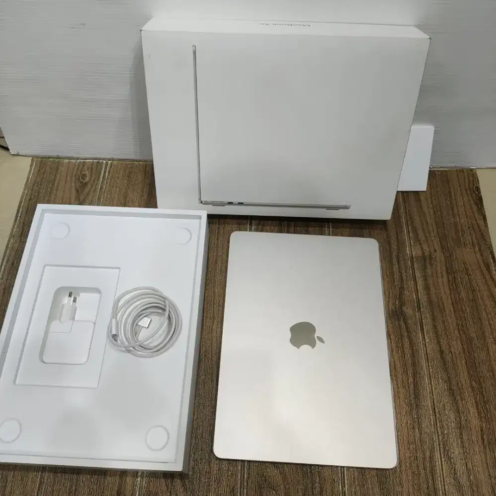 MacBook Air M3 13 inch 16GB 512GB Second iBox Like New