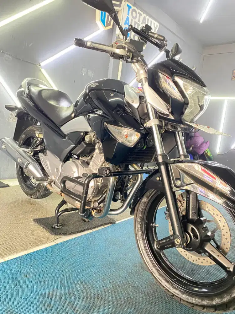 Suzuki inazuma 250 cc like new