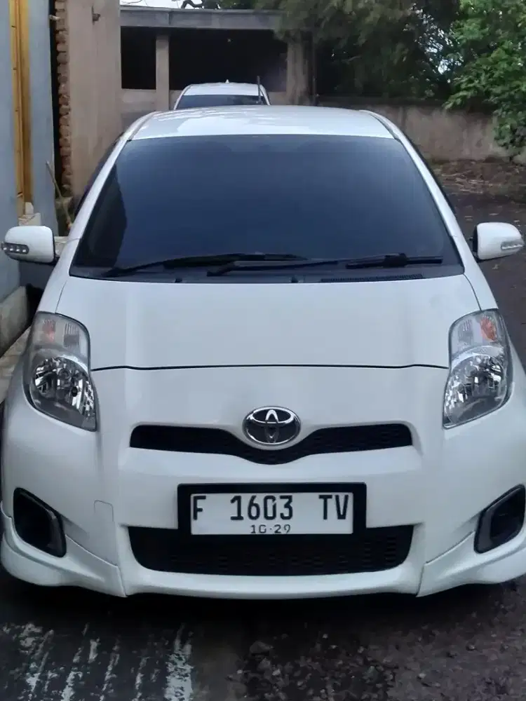 Toyota Yaris Tipe E AT Tahun 2012/2013