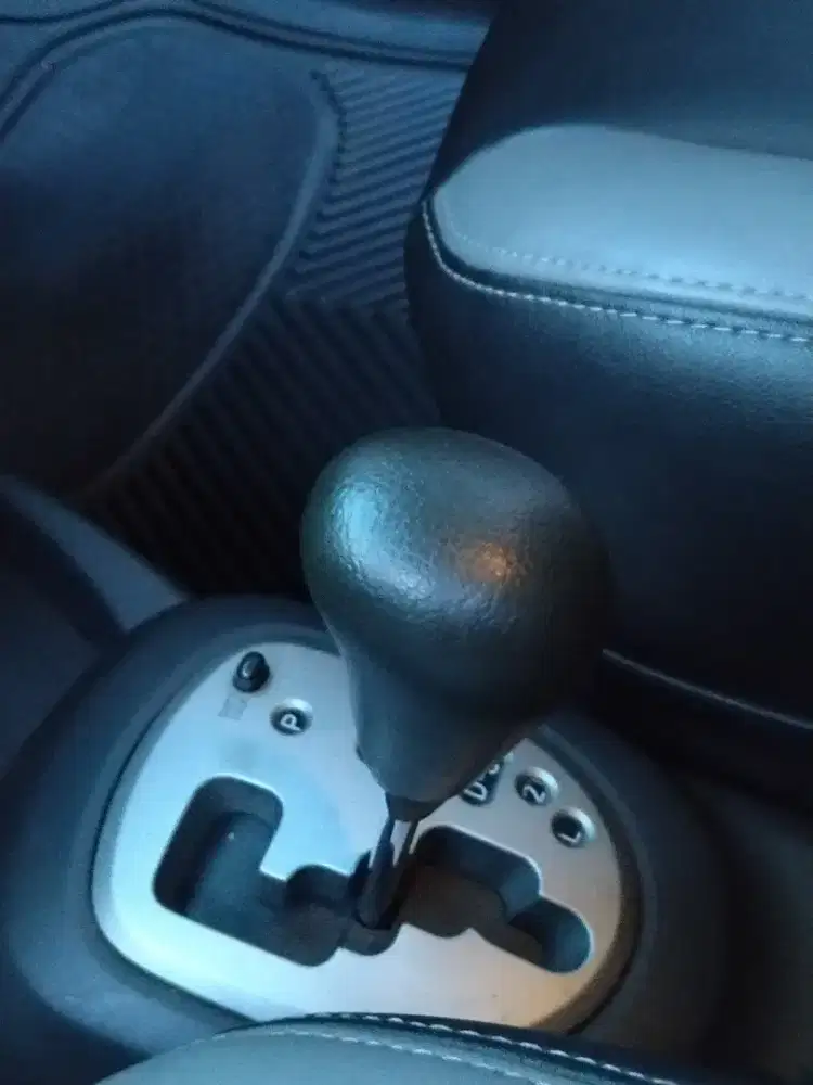 Toyota Yaris Tipe E AT Tahun 2012/2013