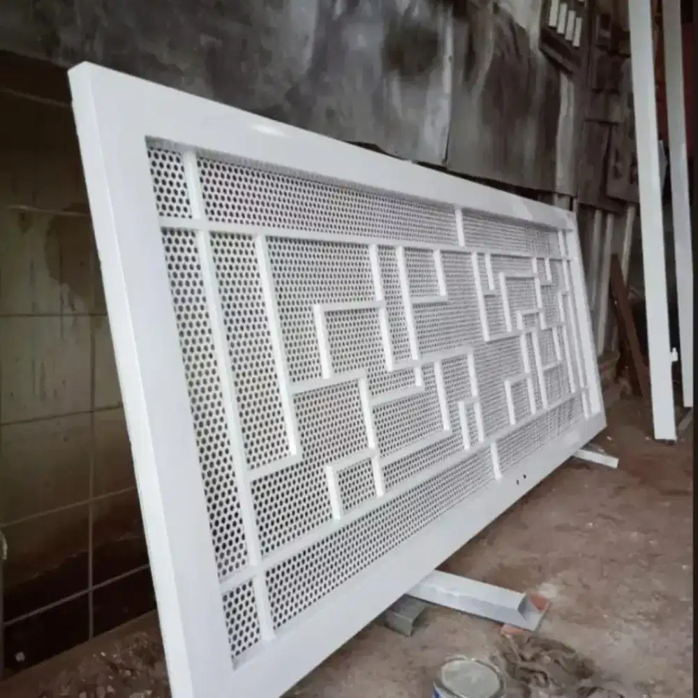 Pagar plat bolong