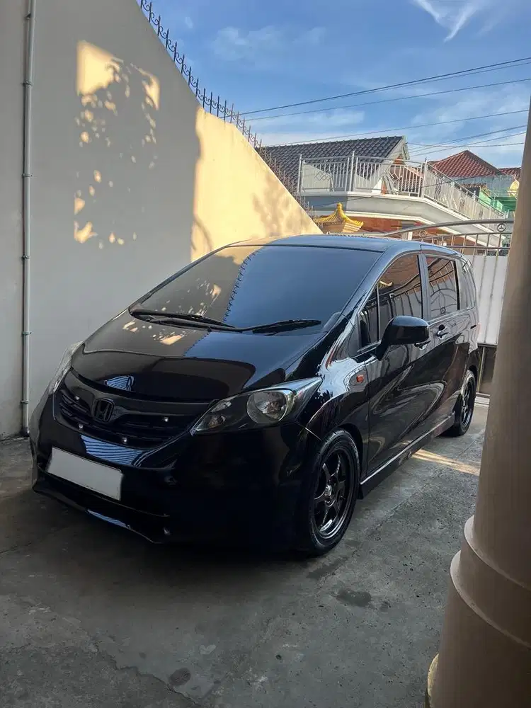 Honda freed psd 2010