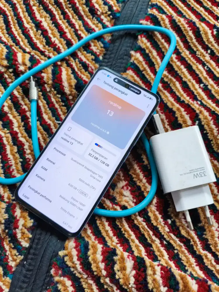 Realme 13 ram 8/128 kelengkapan hp  charger