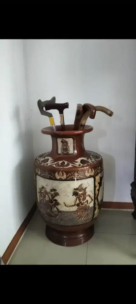 Keramik tempat payung