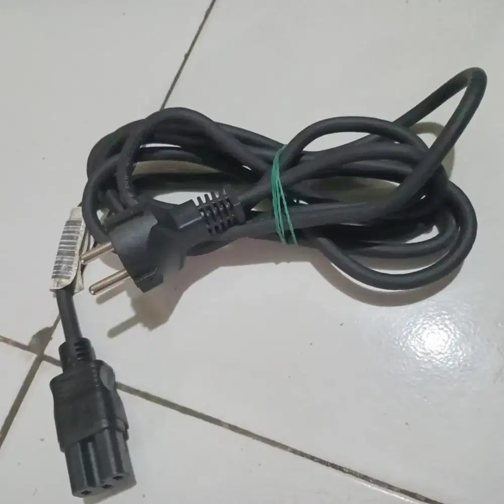 Kabel power. Bisa untuk audio amply Dll