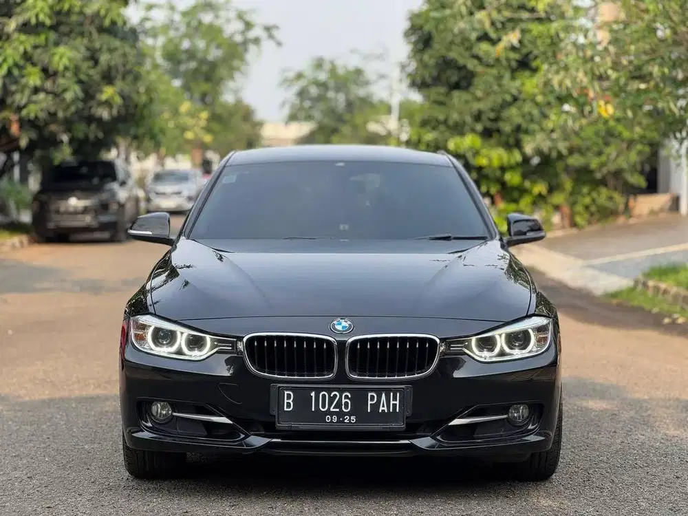 BMW 320i F30 Sport AT 2015 Hitam
