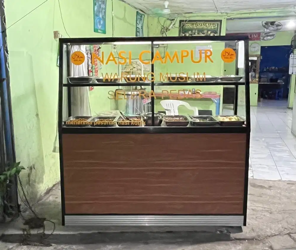 Etalase untuk display makanan