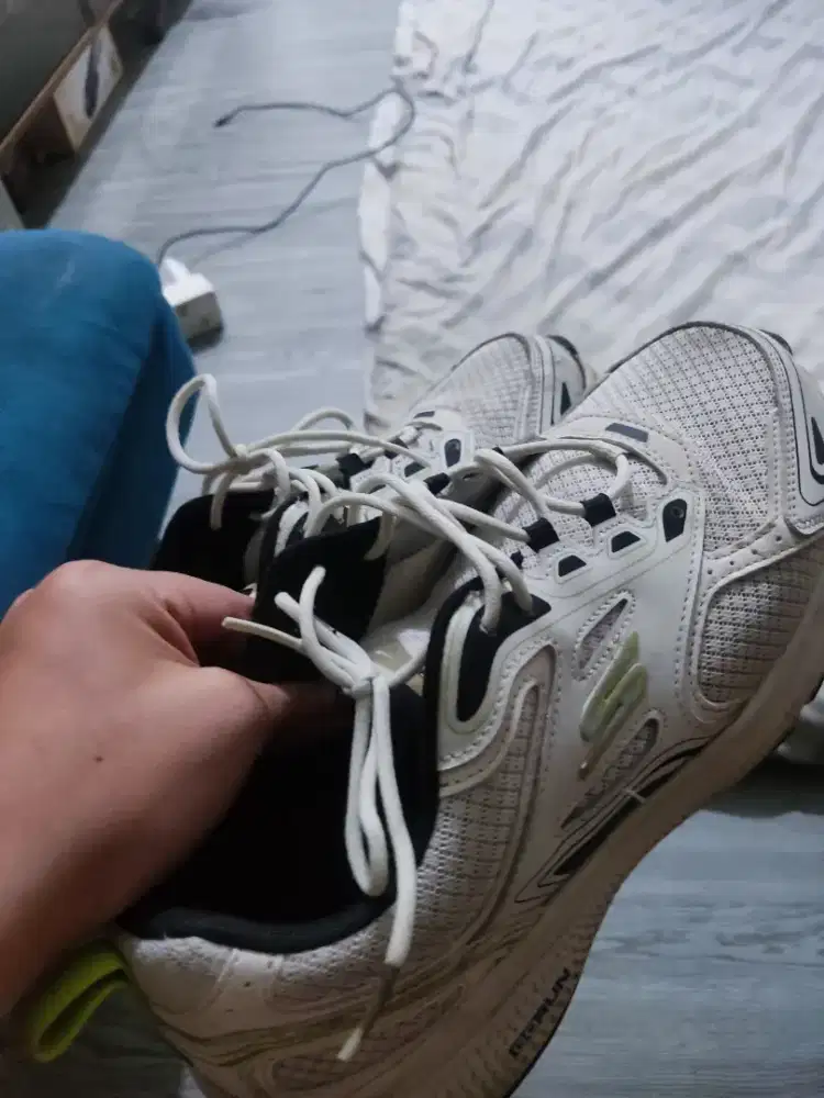 Sepatu running go run consisten