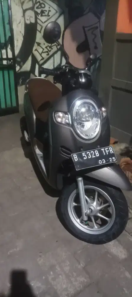 Scoppy tahun 2020 warna coklat hitam.