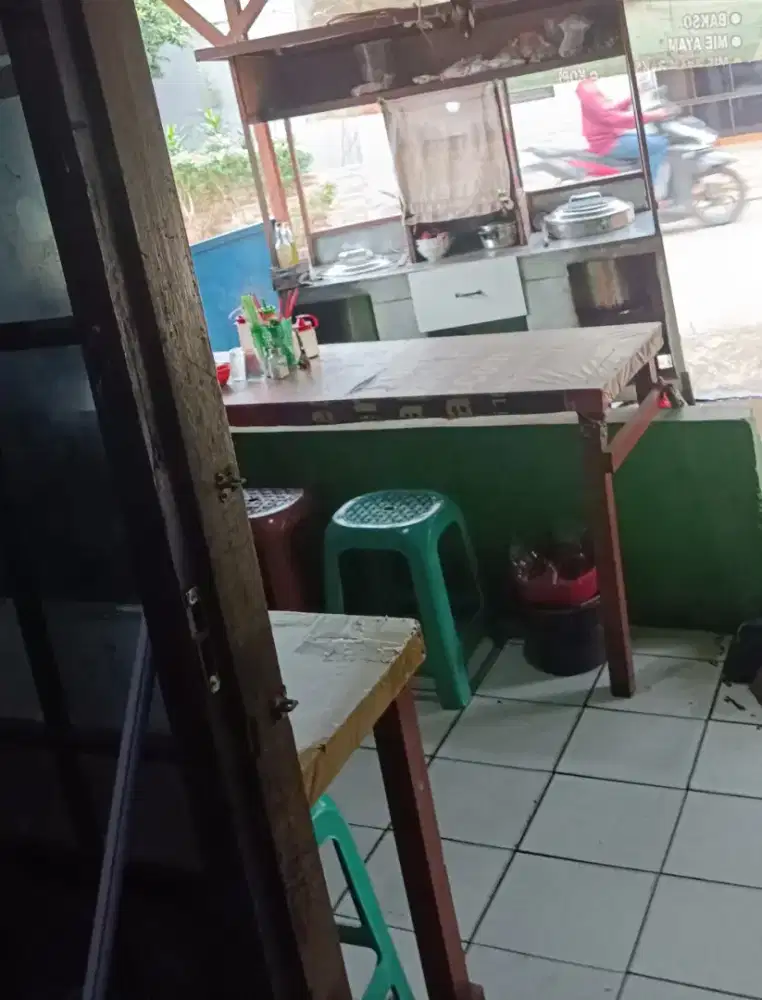 gerobak bakso mie ayam mangkal