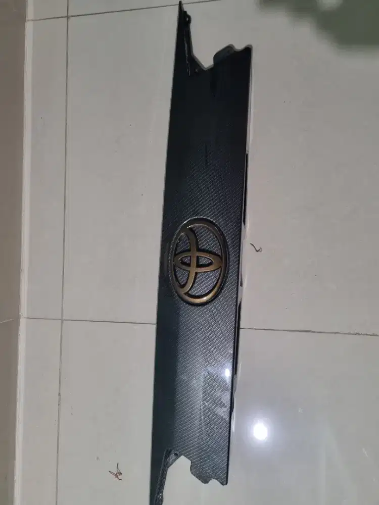 Trunk lid innova reborn