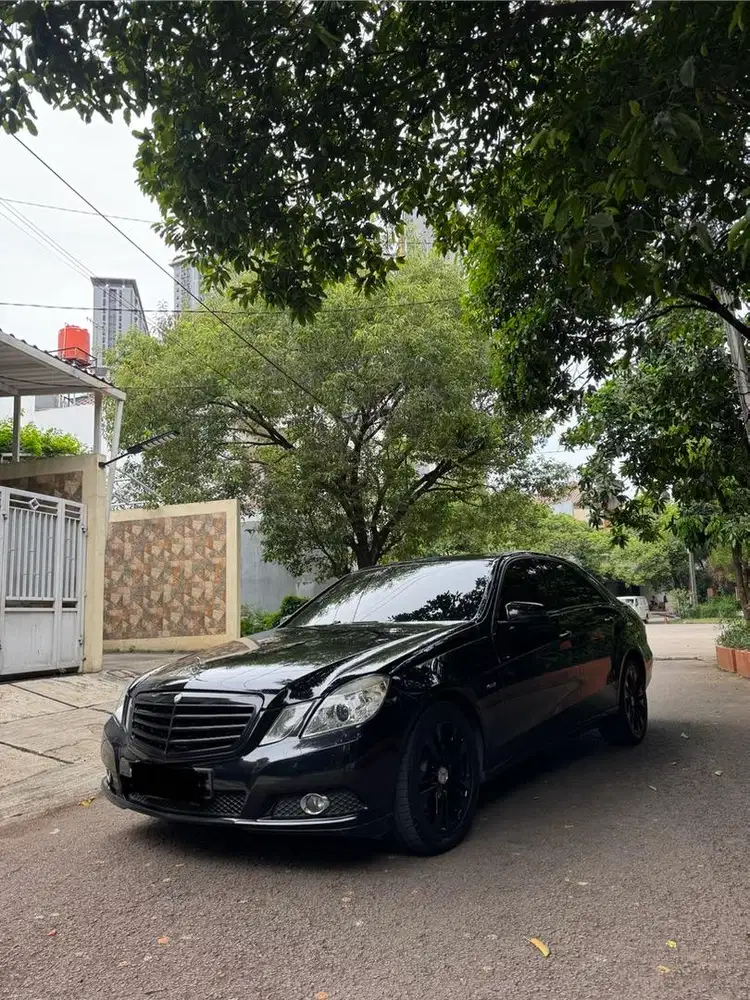Mercedes Benz E200 2010 CGI Well Maintained