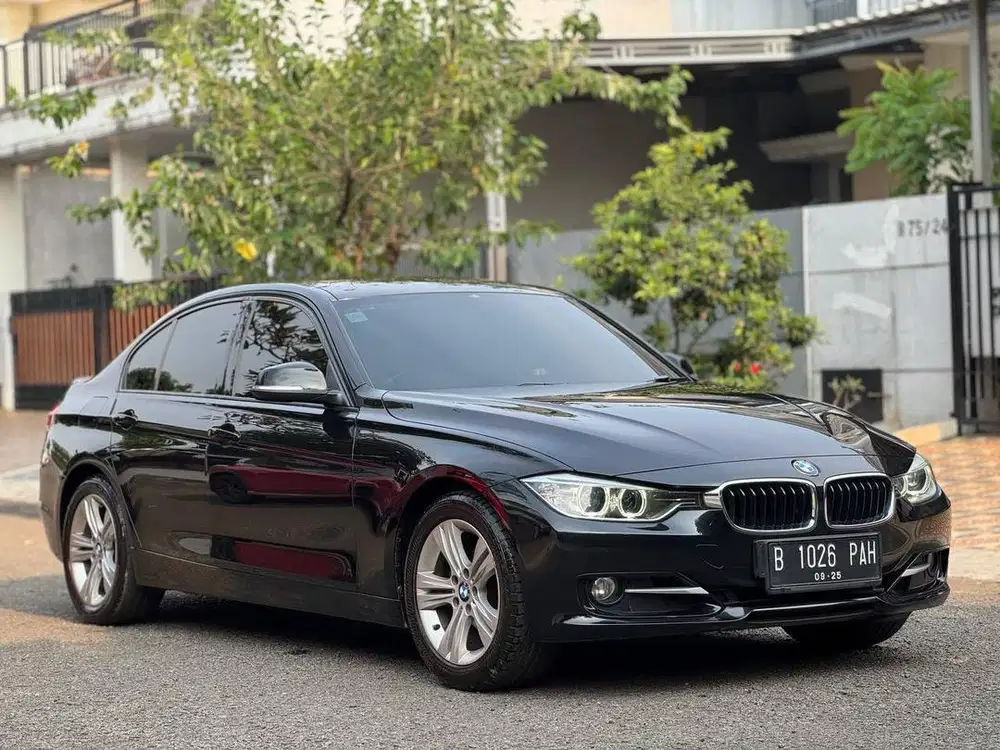 BMW 320i SPORT F30 AT 2015 SIAP PAKAI