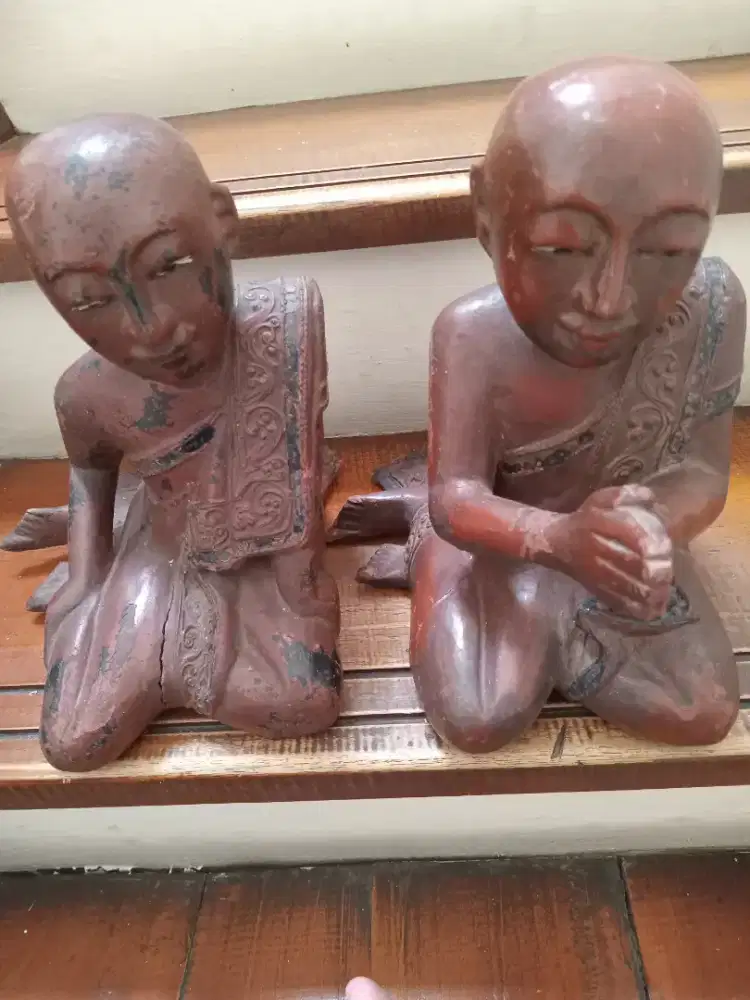 Bahan kayu ada 2 pcs bagus buat koleksi