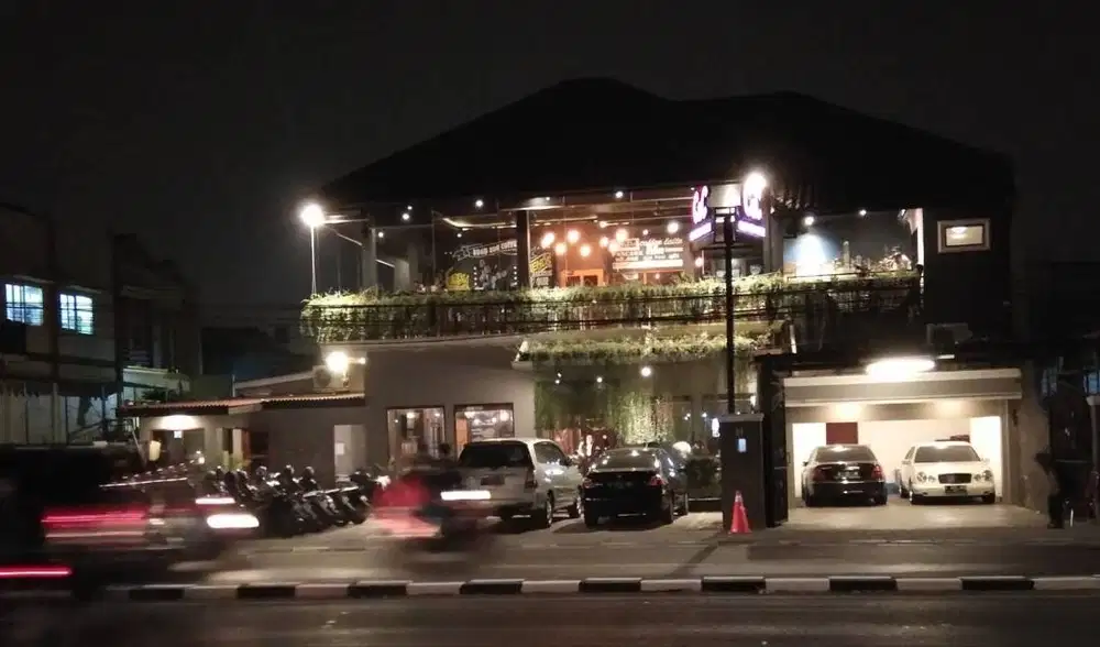 Di sewakan tempat usaha cocok untuk cafe/resto, bank, kantor dll