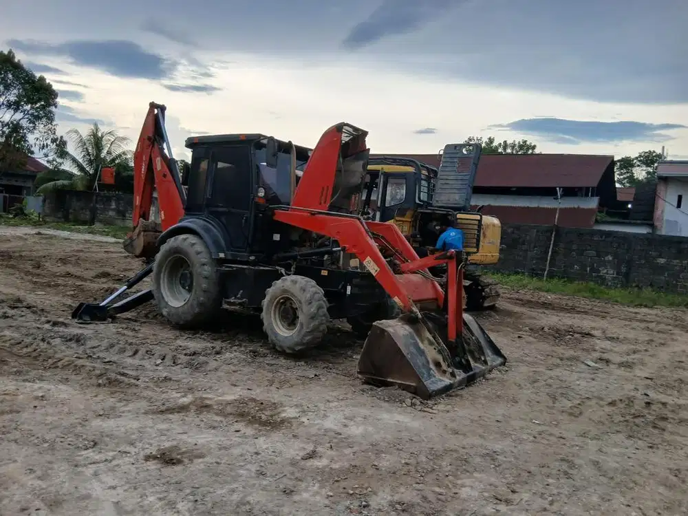 Dijual alat berat Manitou Backhoe Loader TLB818 Tahun 2020