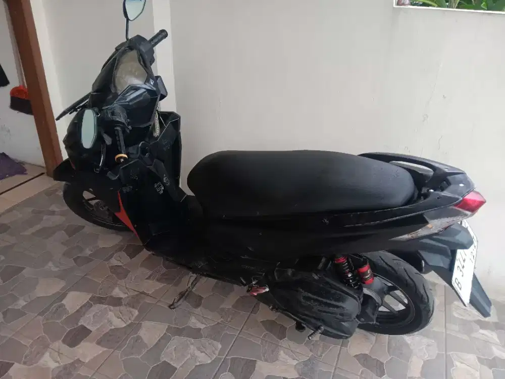 Vario 125 cc hitam