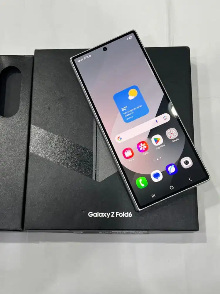 Samsung z fold 6 
Ram 12/256gb ( like new 1000%)